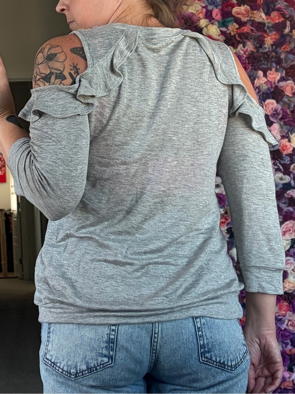 bobeau Gray Cold-Shoulder Ruffle Knit Top - Picture 3 of 10